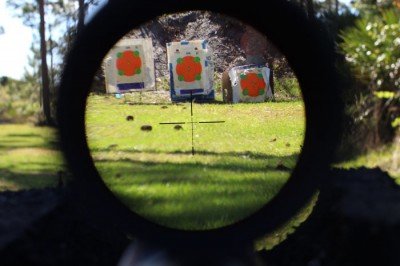 The E1has Burris's Ballistic Plex E1 Reticle.  In low light, the lit is reticle is visible in red.